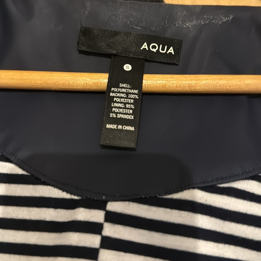 Navy blue size small rain jacket - Picture 5 of 7